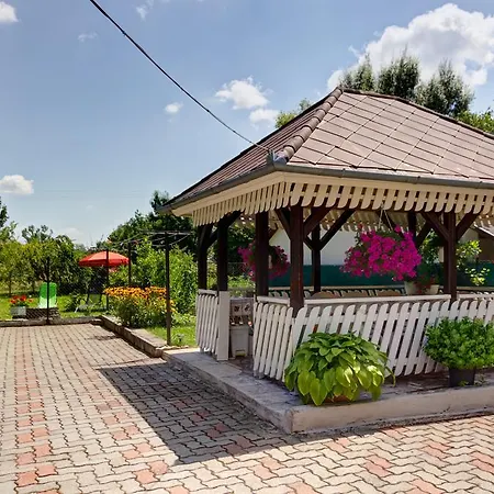 Familia Szabo Vendeghaz Хевиз