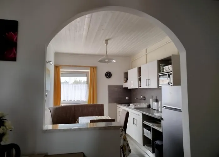 Familia Szabo Vendeghaz 3* ヘーヴィーズ