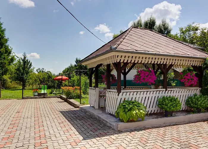 Familia Szabo Vendeghaz ヘーヴィーズ